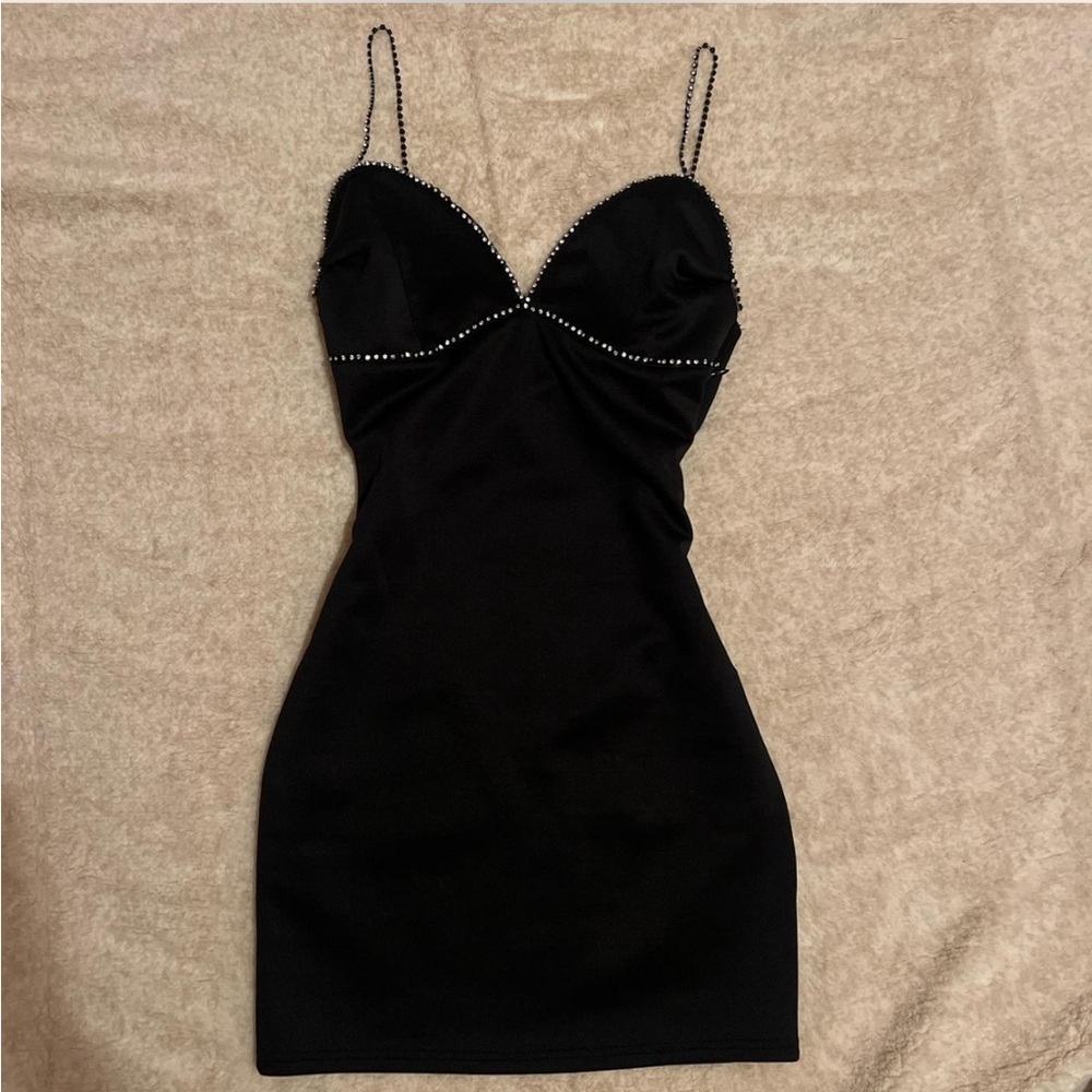 Black mini dress with rhinestone lining
tagging zara for exposure